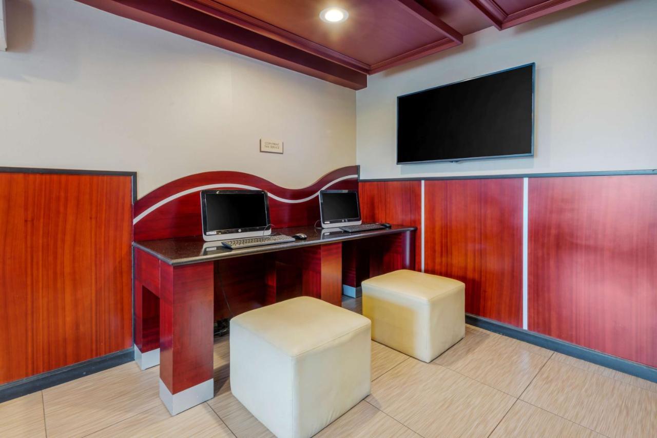 Best Western Plus Poconos Tannersville Bagian luar foto
