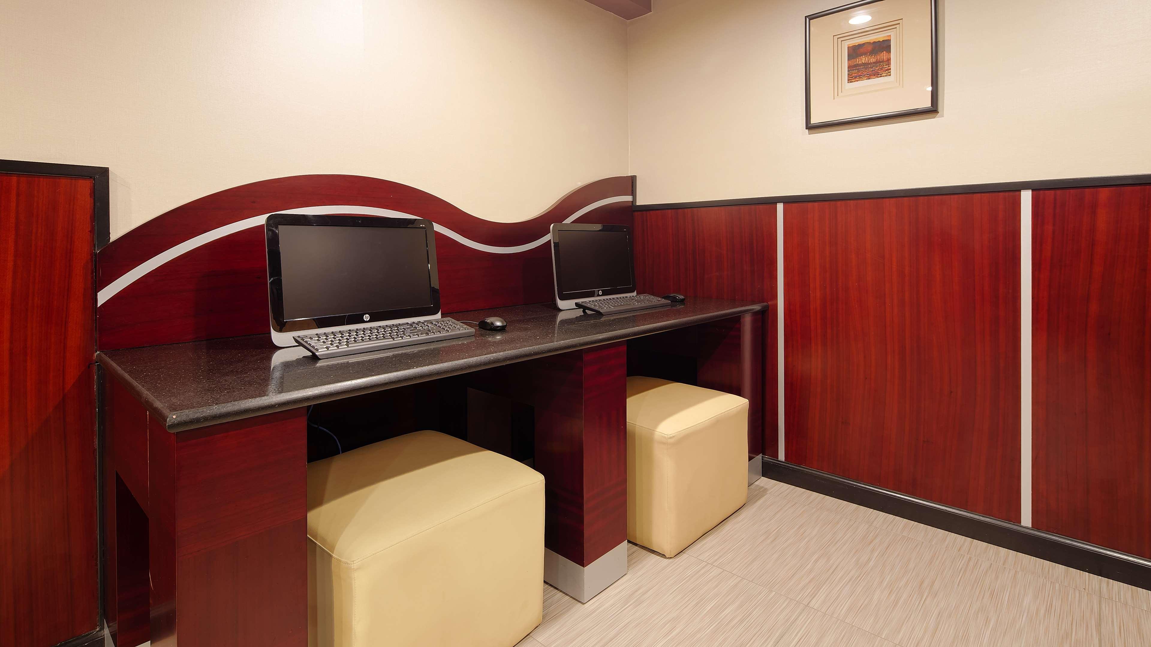 Best Western Plus Poconos Tannersville Bagian luar foto